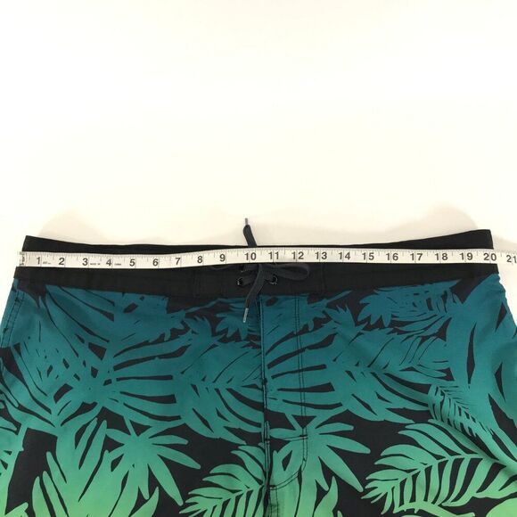 Old Navy Built-In Flex Board Shorts Men's Size 40 Leaf Print Swim Trunks Beach - Picture 4 of 9